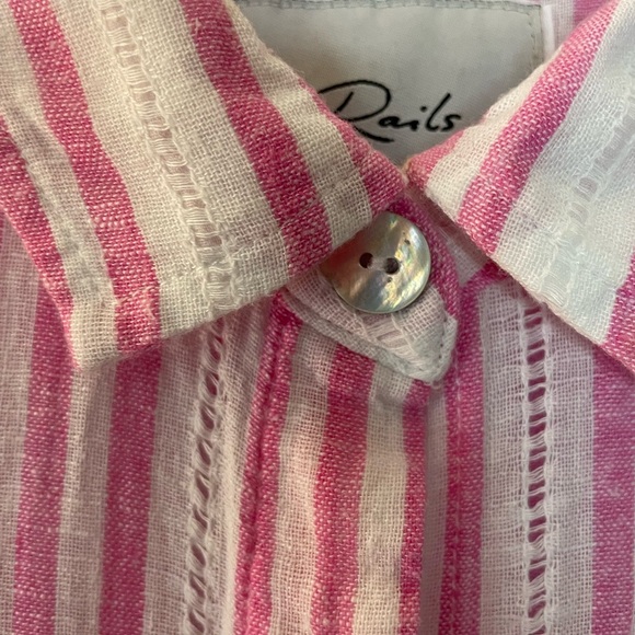 Rails Jamie Sleeveless Button Down in Pink & White Kokomo Stripe Print. Size M. - Picture 7 of 12